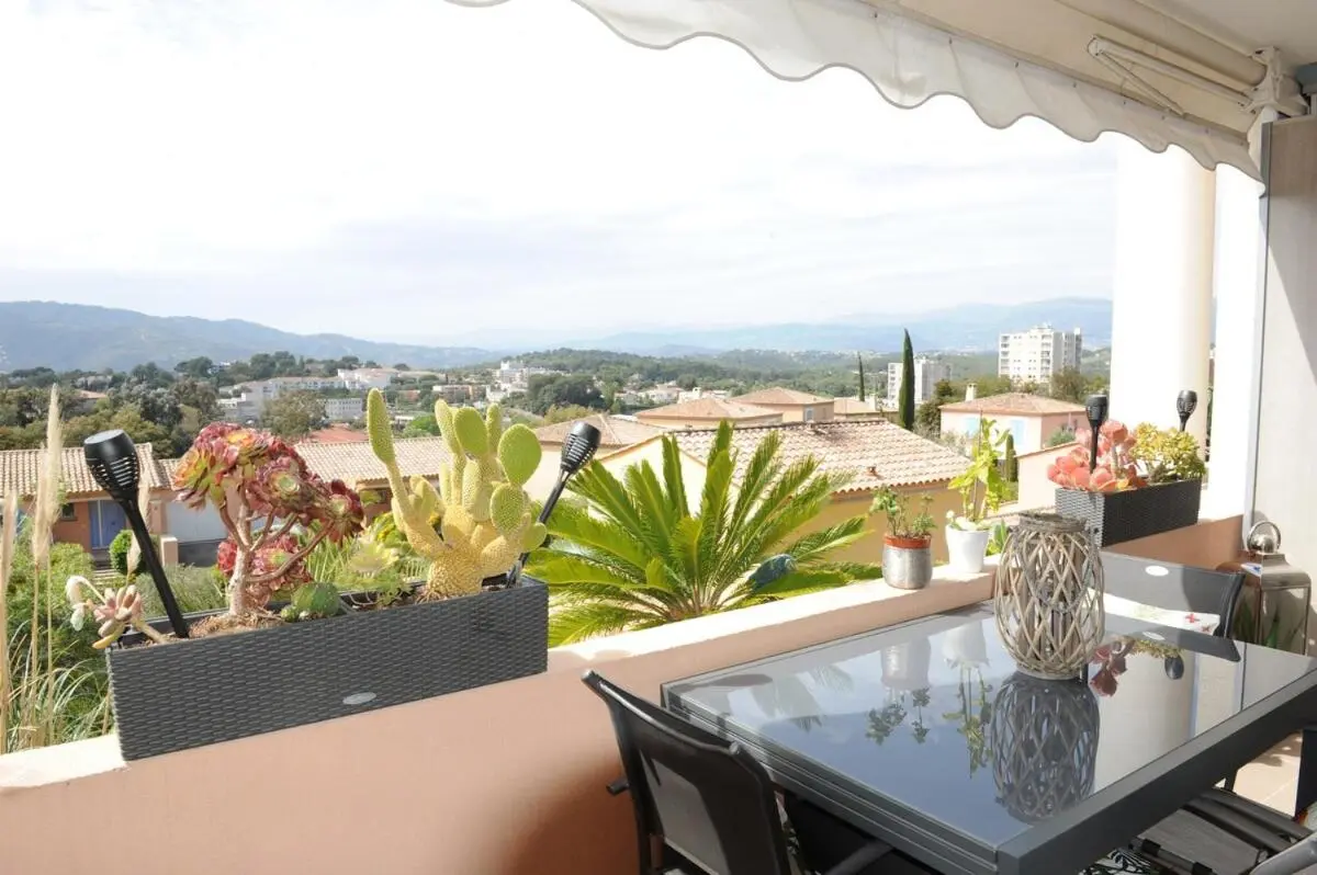 Image 5 of Apartment in park with pool