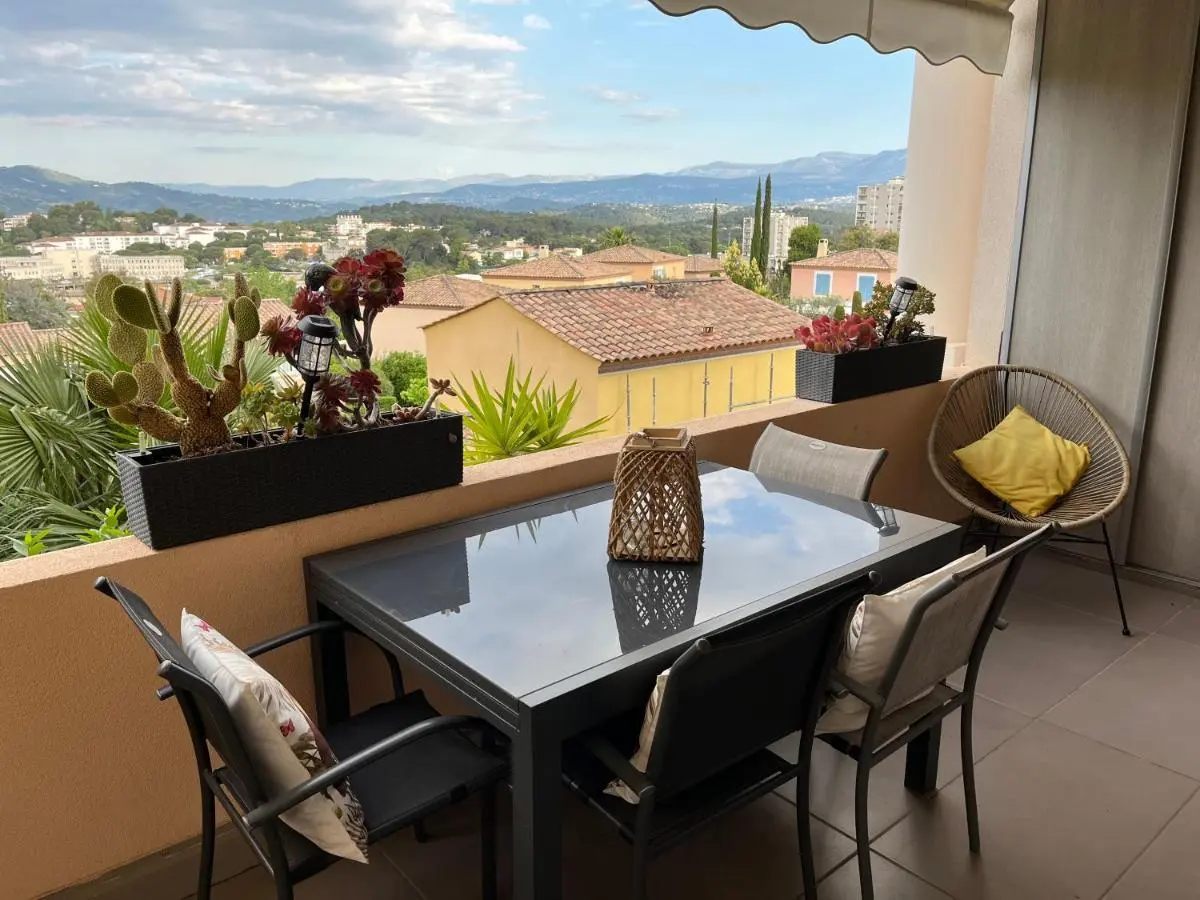 Image 4 of Apartment in park with pool