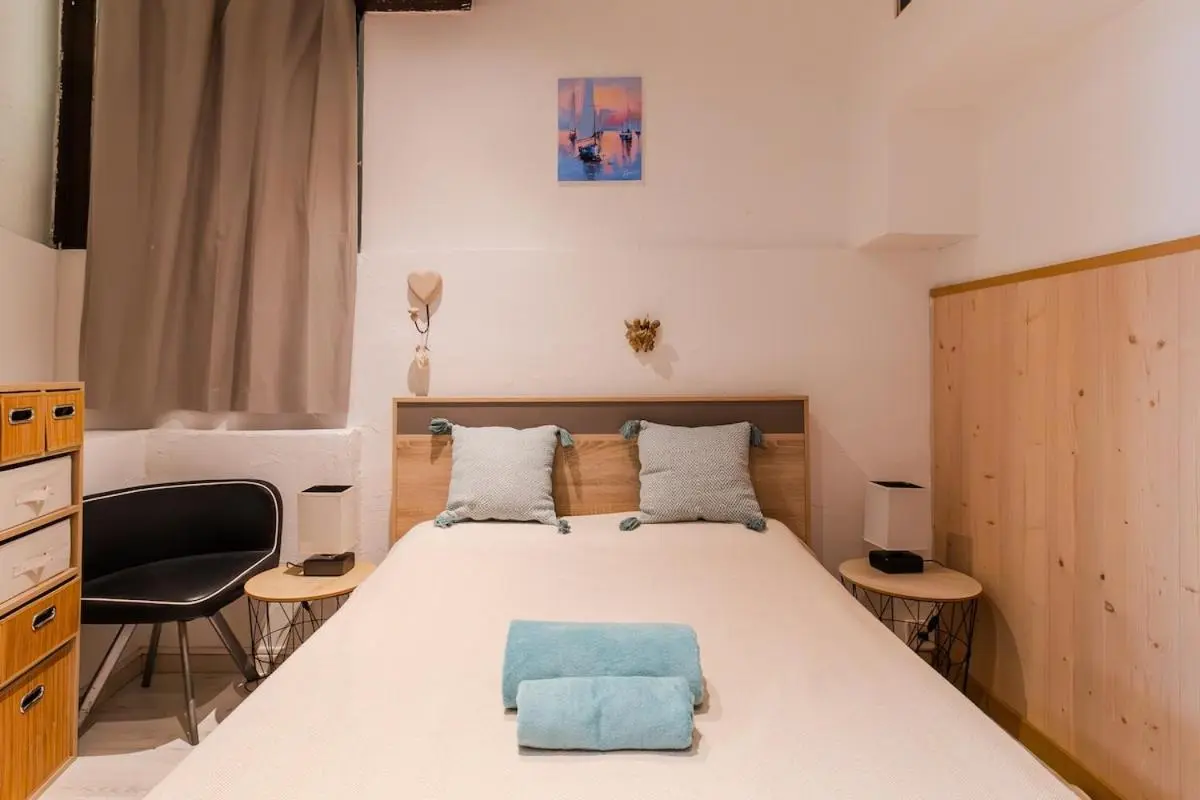 Image 1 of Apparemment charmant au cœur du Suquet