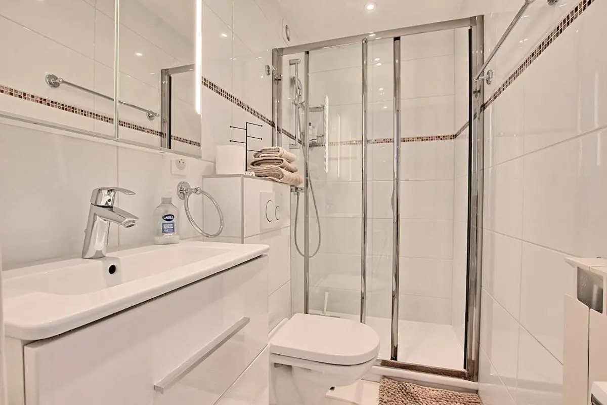 Image 2 of Appartement Proche Palais des Festivals et plages