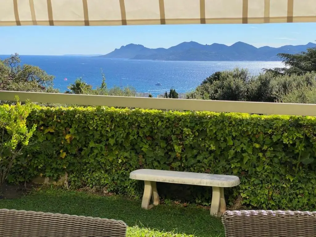 Image of Appartement – villa Le Saint Georges avec superbe jardin et vue mer panoramique