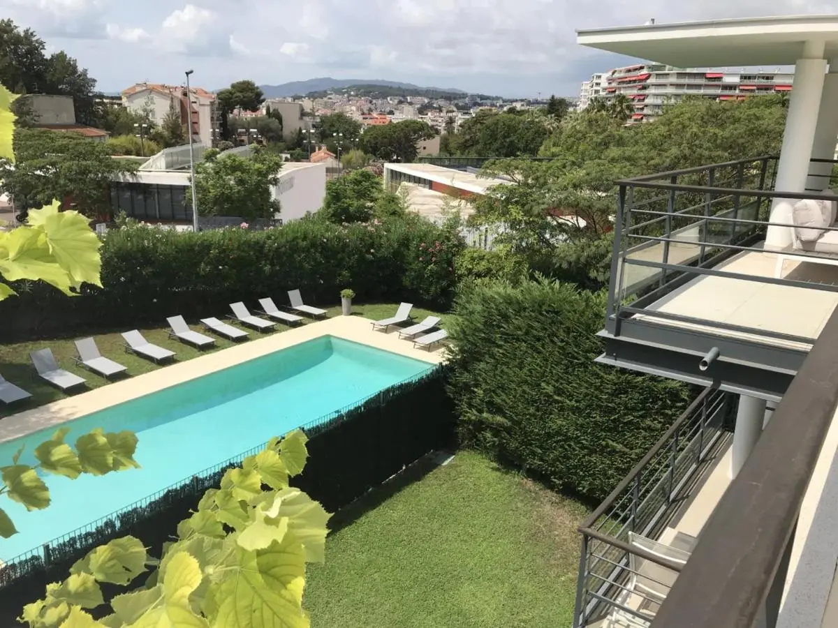 Image 3 of Appartement montfleury, 2 terrasses, 2 chambres , 2 sdb , pkg privé piscine, 15 min walk to Croisette beach and Palais des festivals