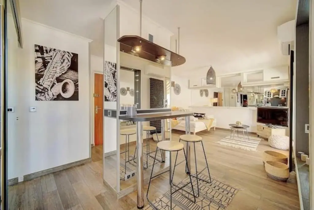 Image 3 of Beautiful 28m2 studio with balcony