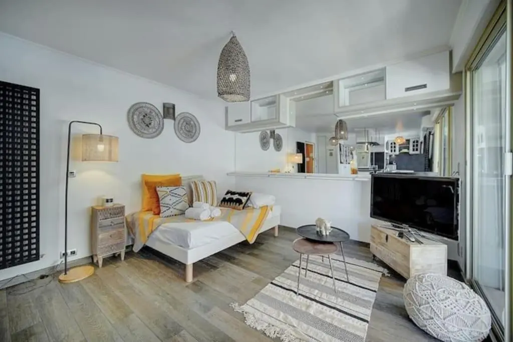 Image 4 of Beautiful 28m2 studio with balcony