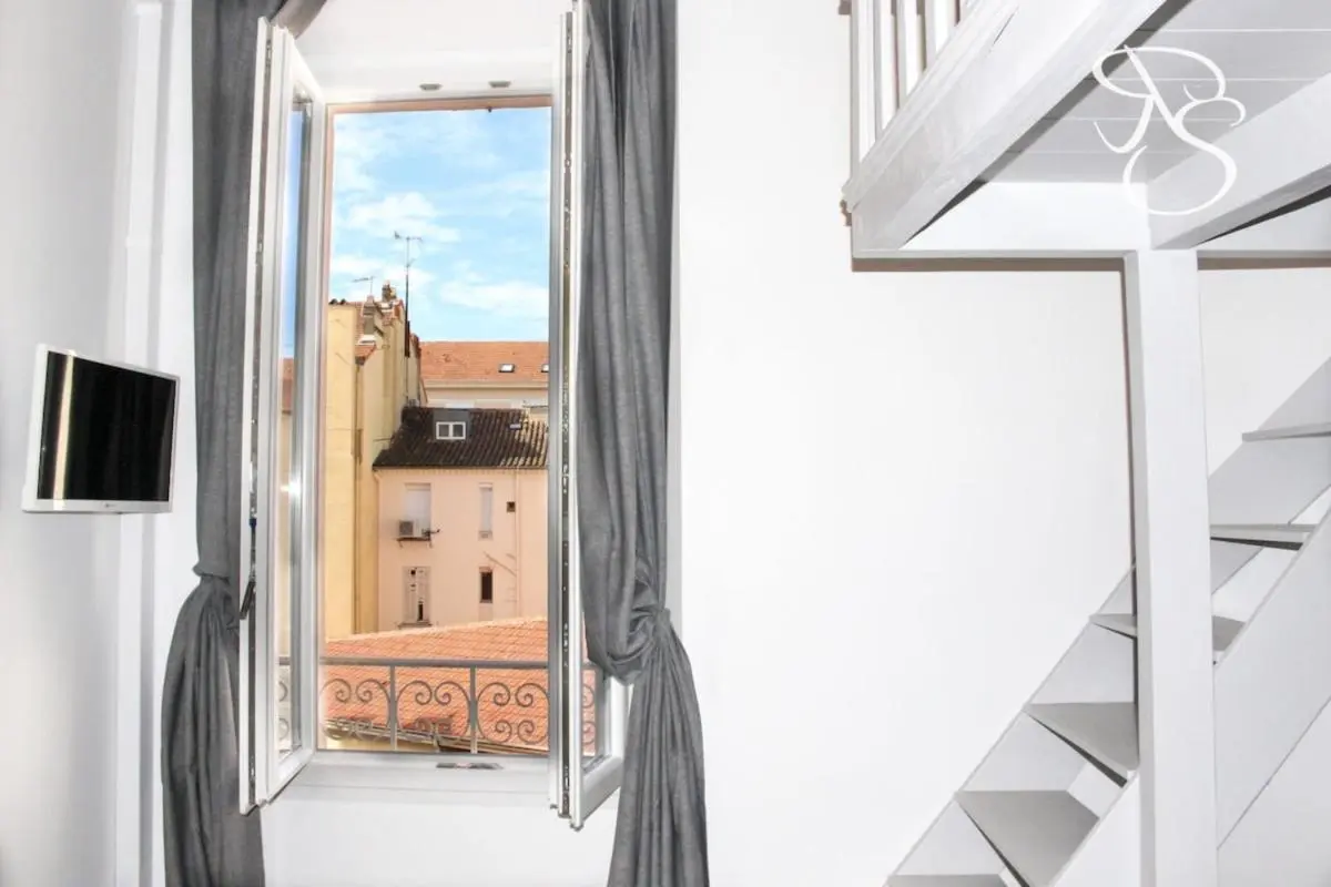 Image 3 of Beautiful studio Cannes Center