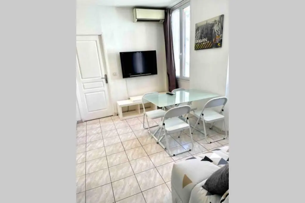 Image 2 of Bel Appartement – HYPER CENTRE – 2 pièces