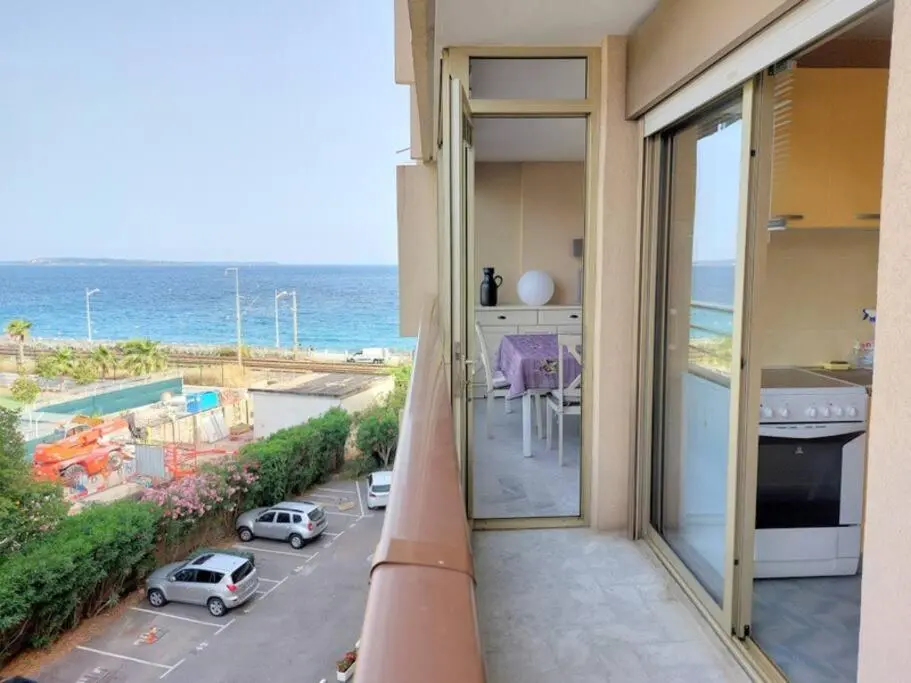 Image 5 of Bocca Baie T2 en bord de mer – Axelle Loc Appart