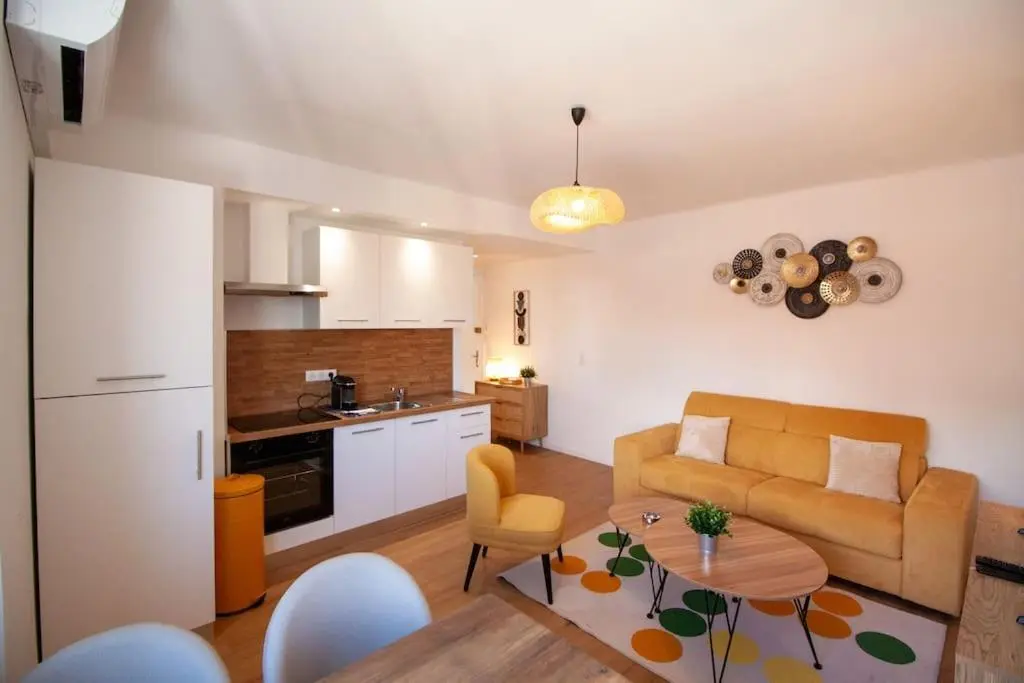 Image 2 of Brand New Central Cannes Apt 2 min walk to Palais