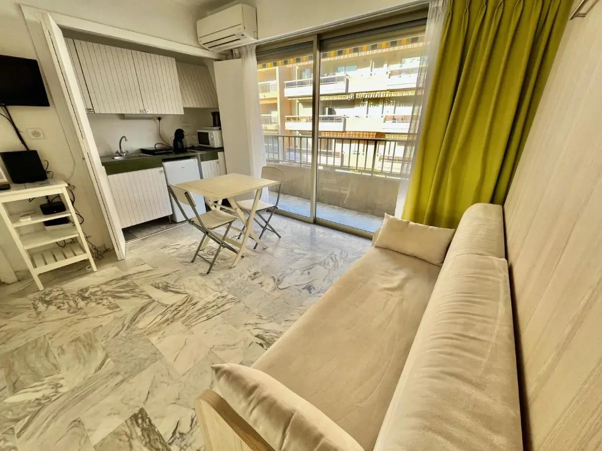 Image 2 of Branly 3, by Welcome to Cannes