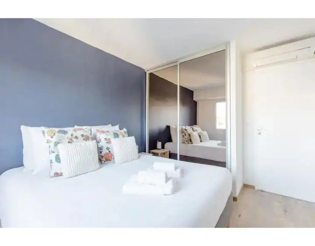 Image 2 of Bright 2 Bed Apt in Cannes, 10 min to Palais