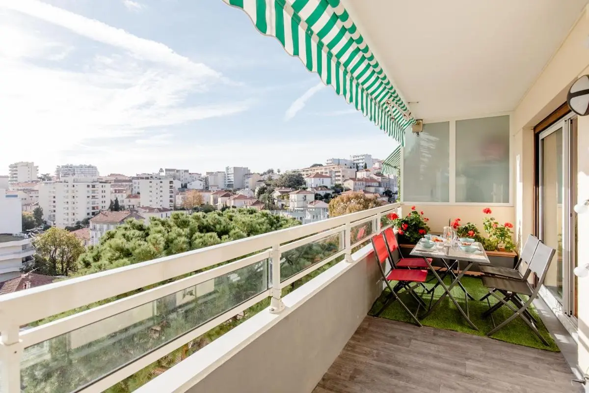 Image 6 of Bright 2 Bed Apt in Cannes, 10 min to Palais
