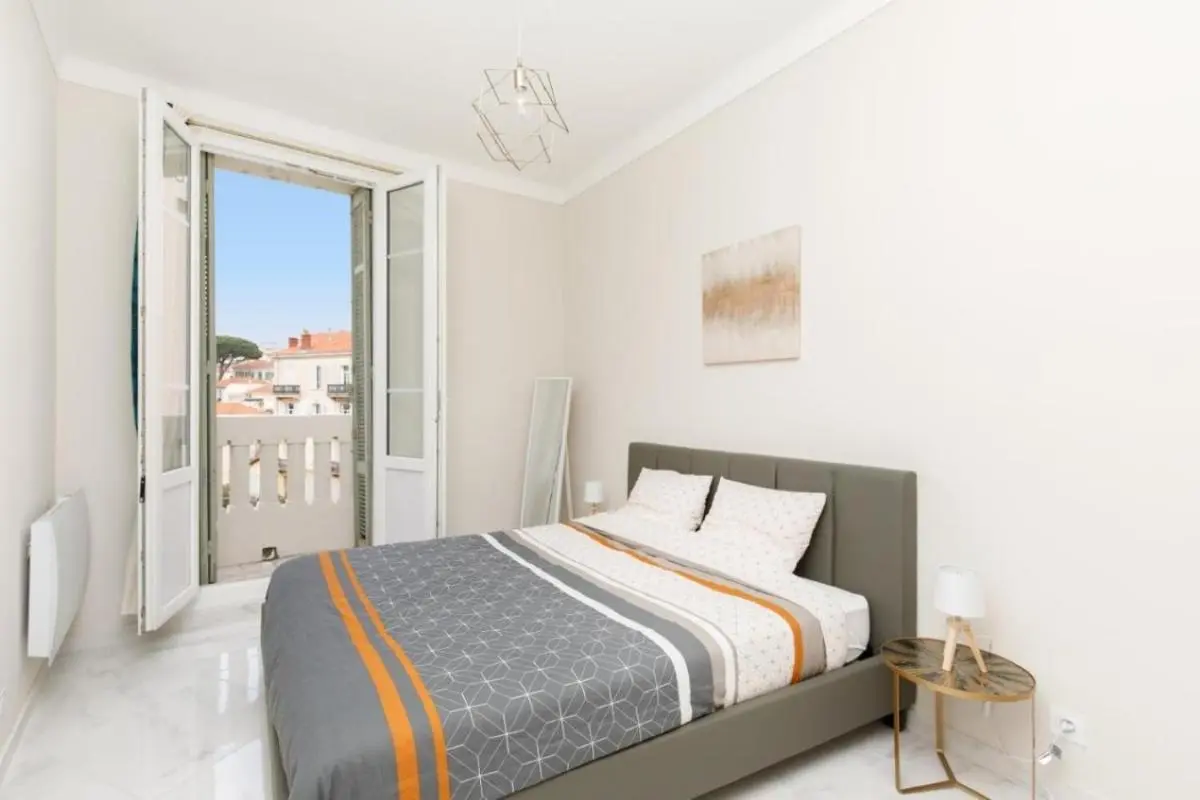 Image 1 of Bright and elegant renovated two rooms – Near Suquet