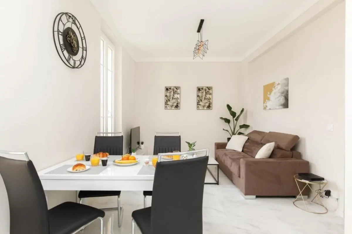 Image 2 of Bright and elegant renovated two rooms – Near Suquet