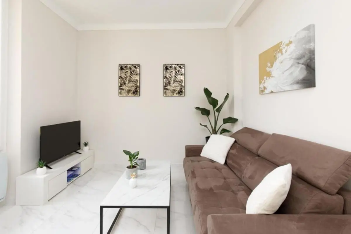 Image 4 of Bright and elegant renovated two rooms – Near Suquet