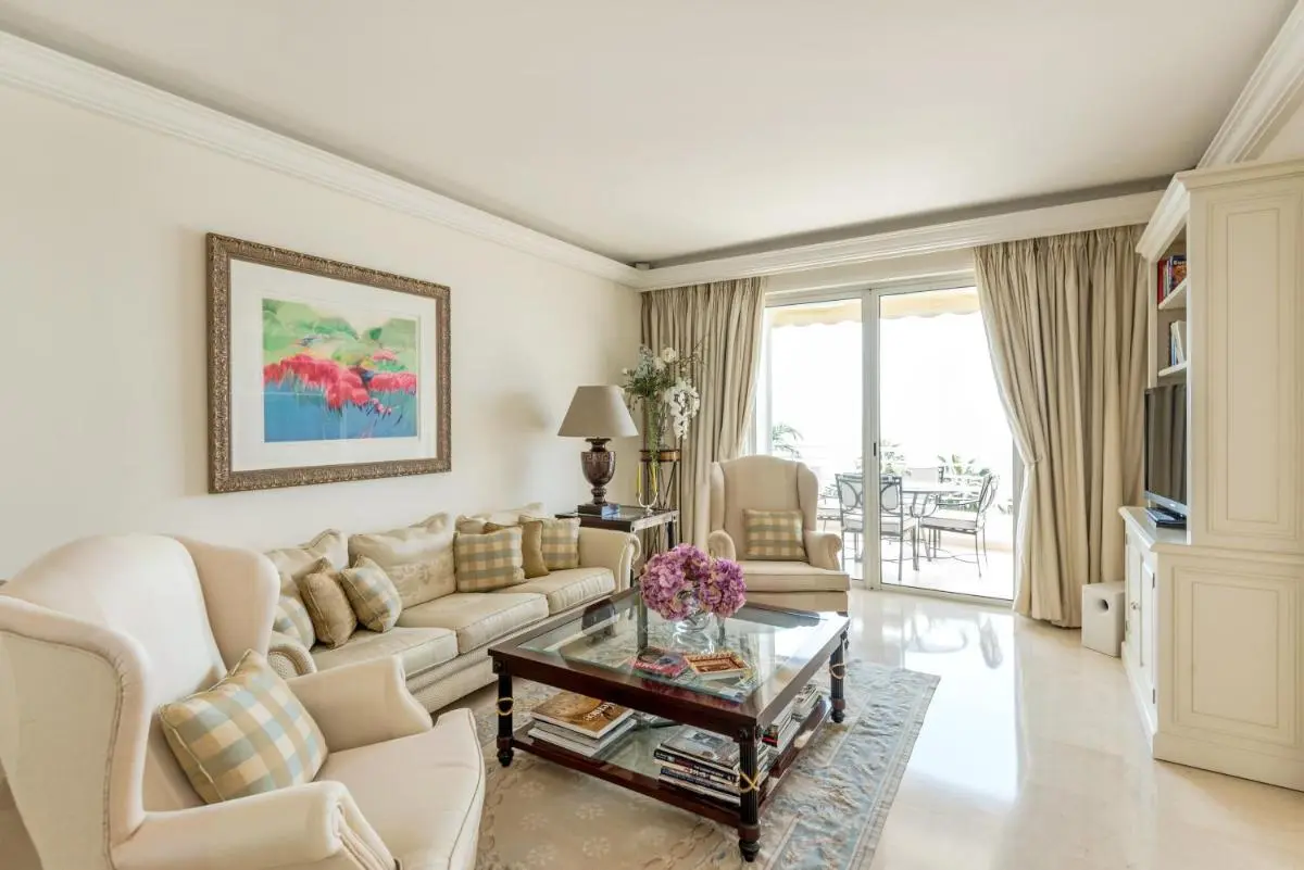 Image 4 of Buckingham & Lloyds – Cannes