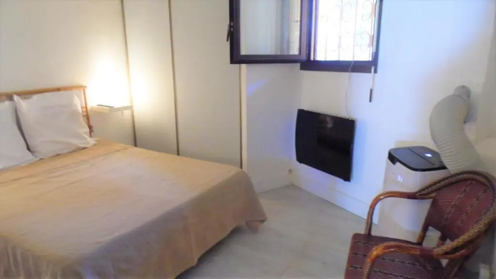 Image of CANNES plage 2mn/45m2/vue mer/inernet/clim/parking privé