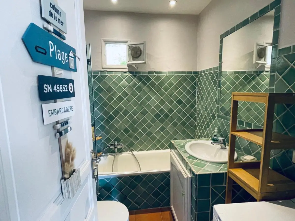 Image 2 of Cannes Conseil Immo – Proche du port, logement 4 personnes climatise cha