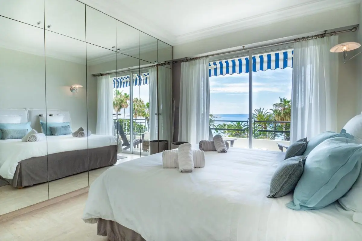 Image 1 of Cannes Croisette Superbe 3P front de mer