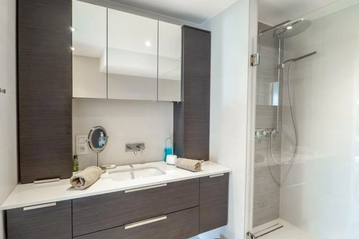 Image 2 of Cannes Croisette Superbe 3P front de mer