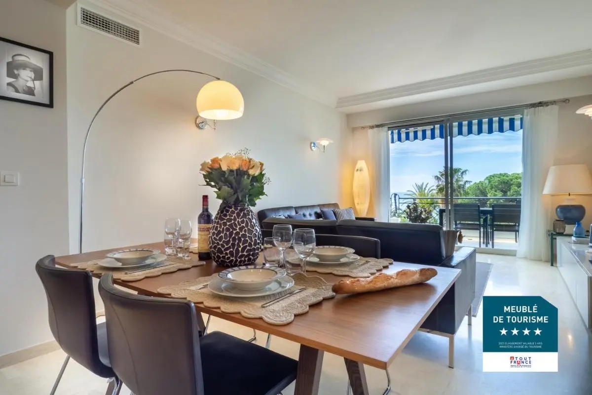 Image 3 of Cannes Croisette Superbe 3P front de mer