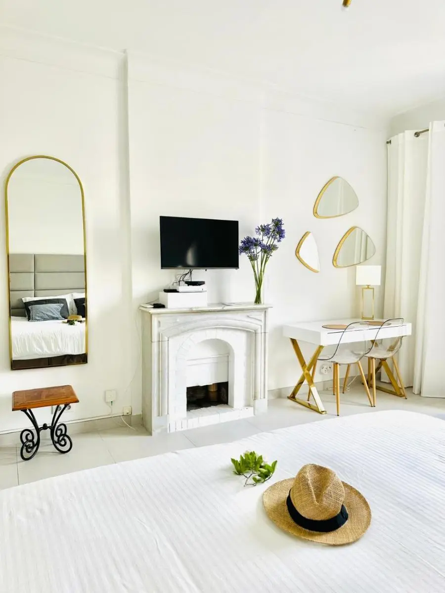 Image 6 of Cannes Croisette – Studio Palais Miramar – Across the Beach – Next to Carlton Hotel