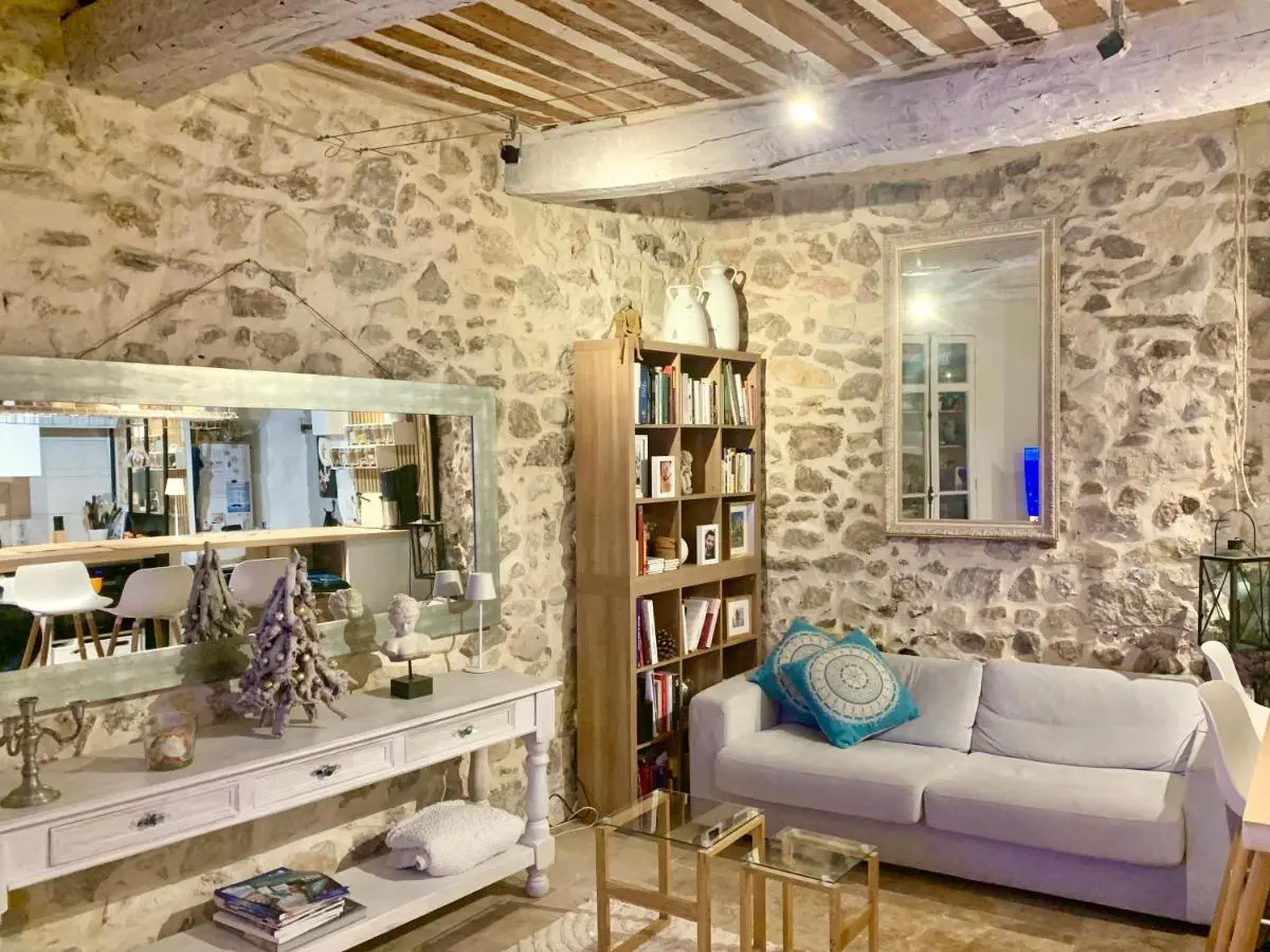 Image 1 of Cannes Suquet appartement cosy