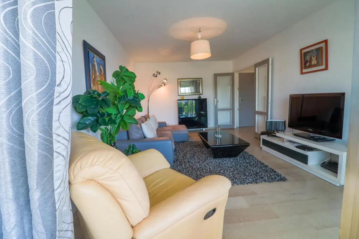 Image 4 of Central Park Apartment