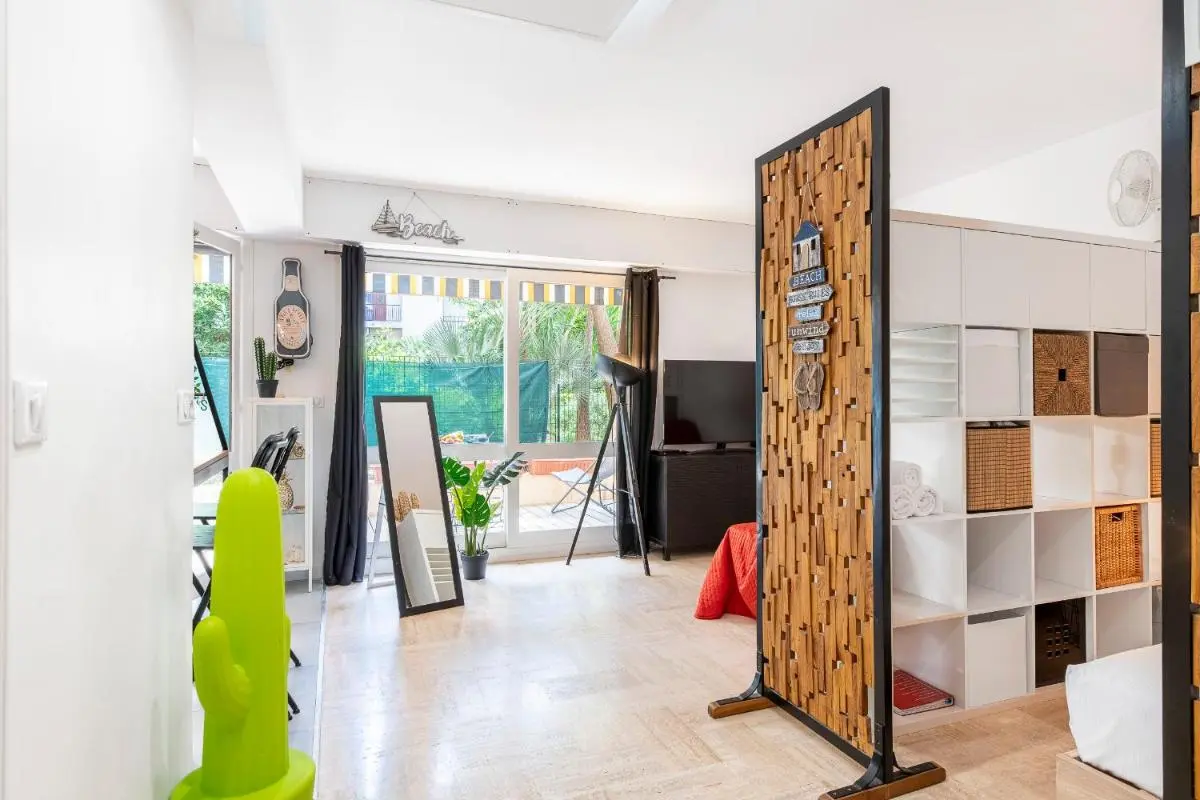 Image 5 of Charmant studio climatisé au calme proche Plage et Palais des Festivals