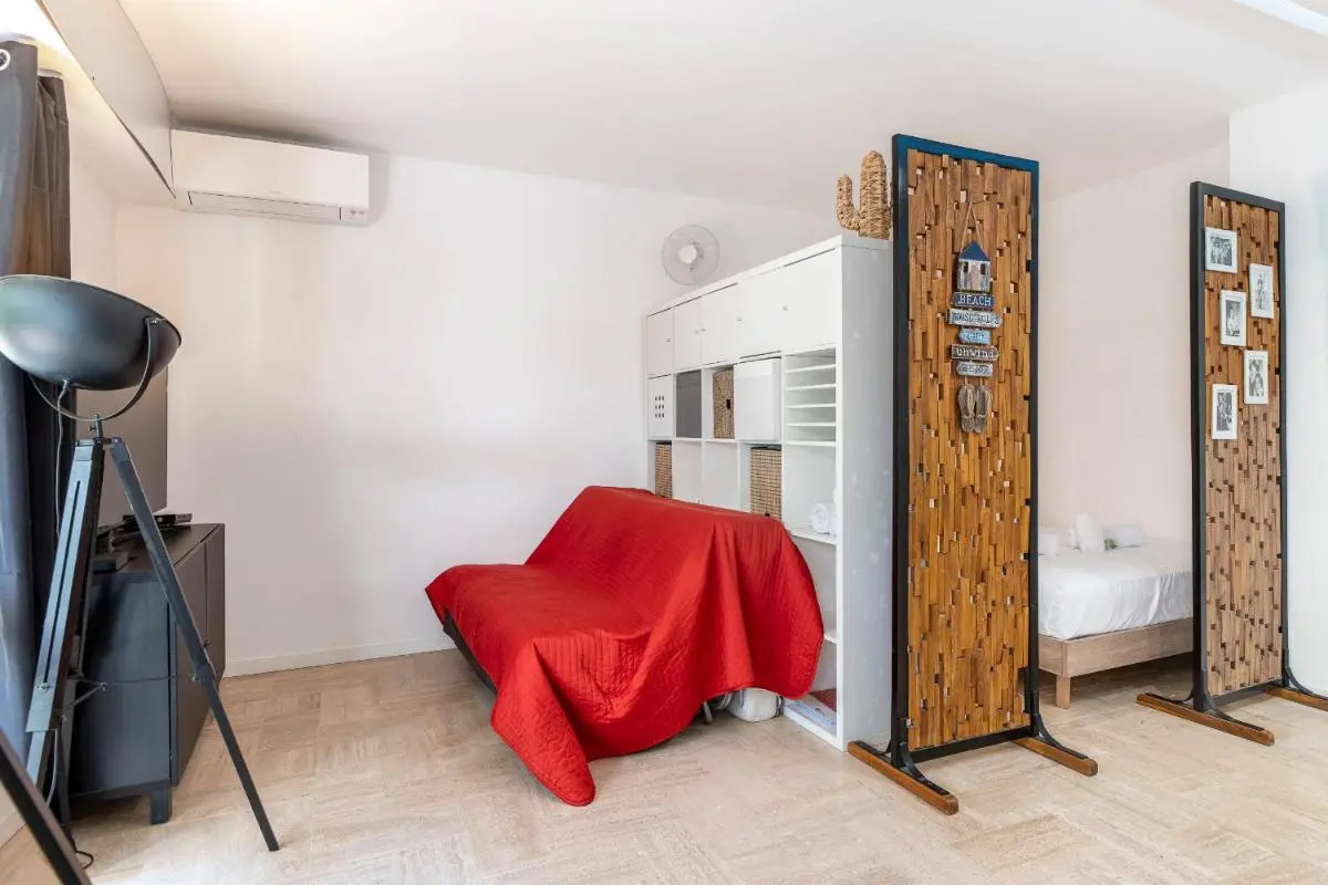 Image 6 of Charmant studio climatisé au calme proche Plage et Palais des Festivals