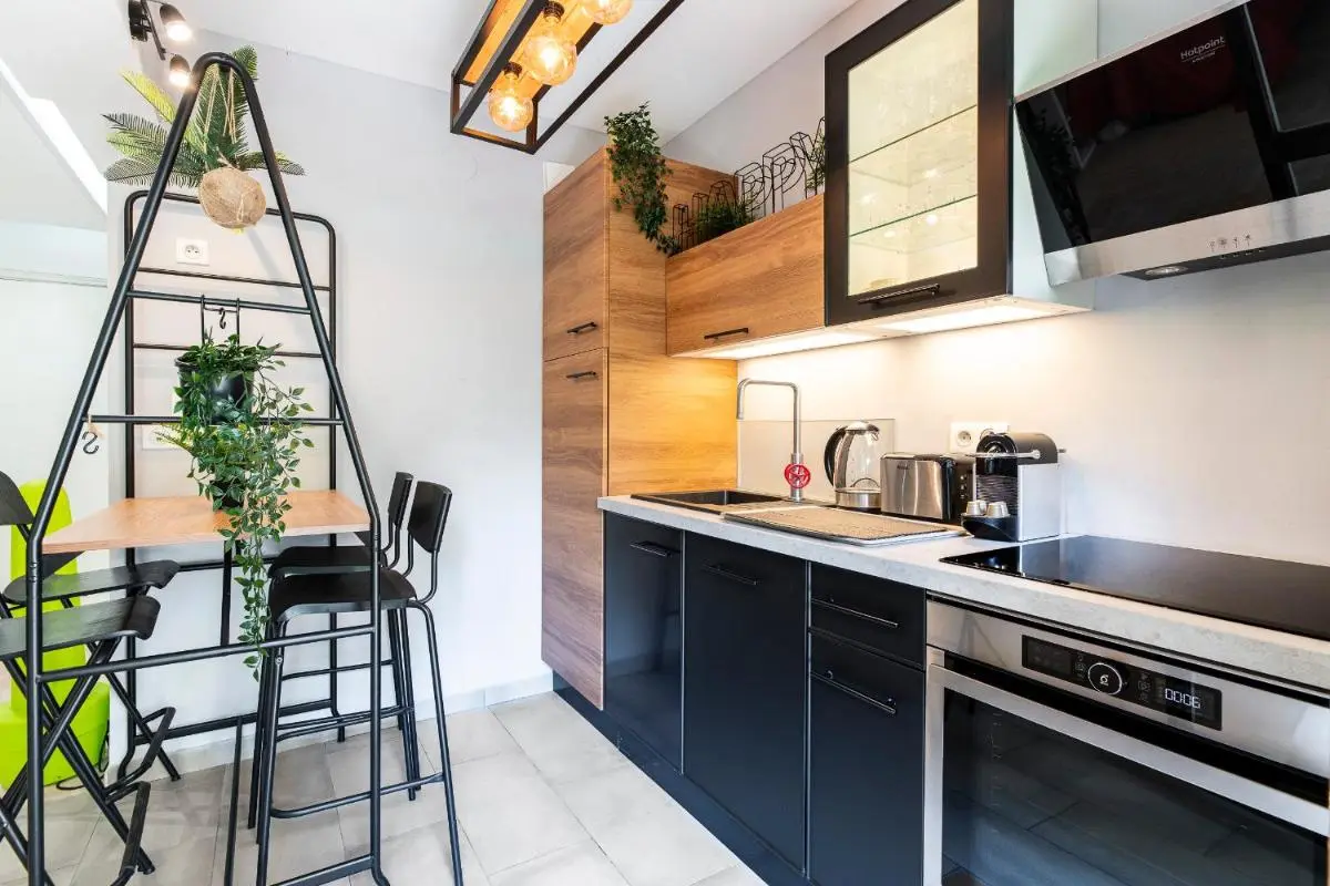 Image 2 of Charmant studio climatisé au calme proche Plage et Palais des Festivals