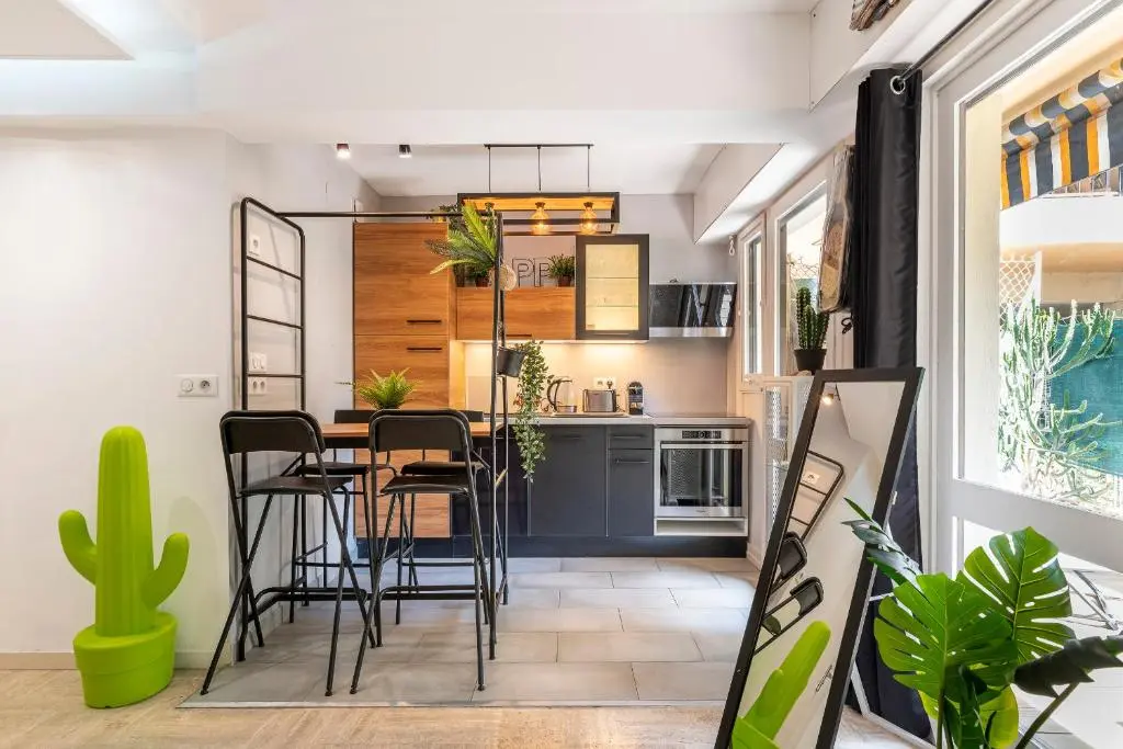 Image of Charmant studio climatisé au calme proche Plage et Palais des Festivals