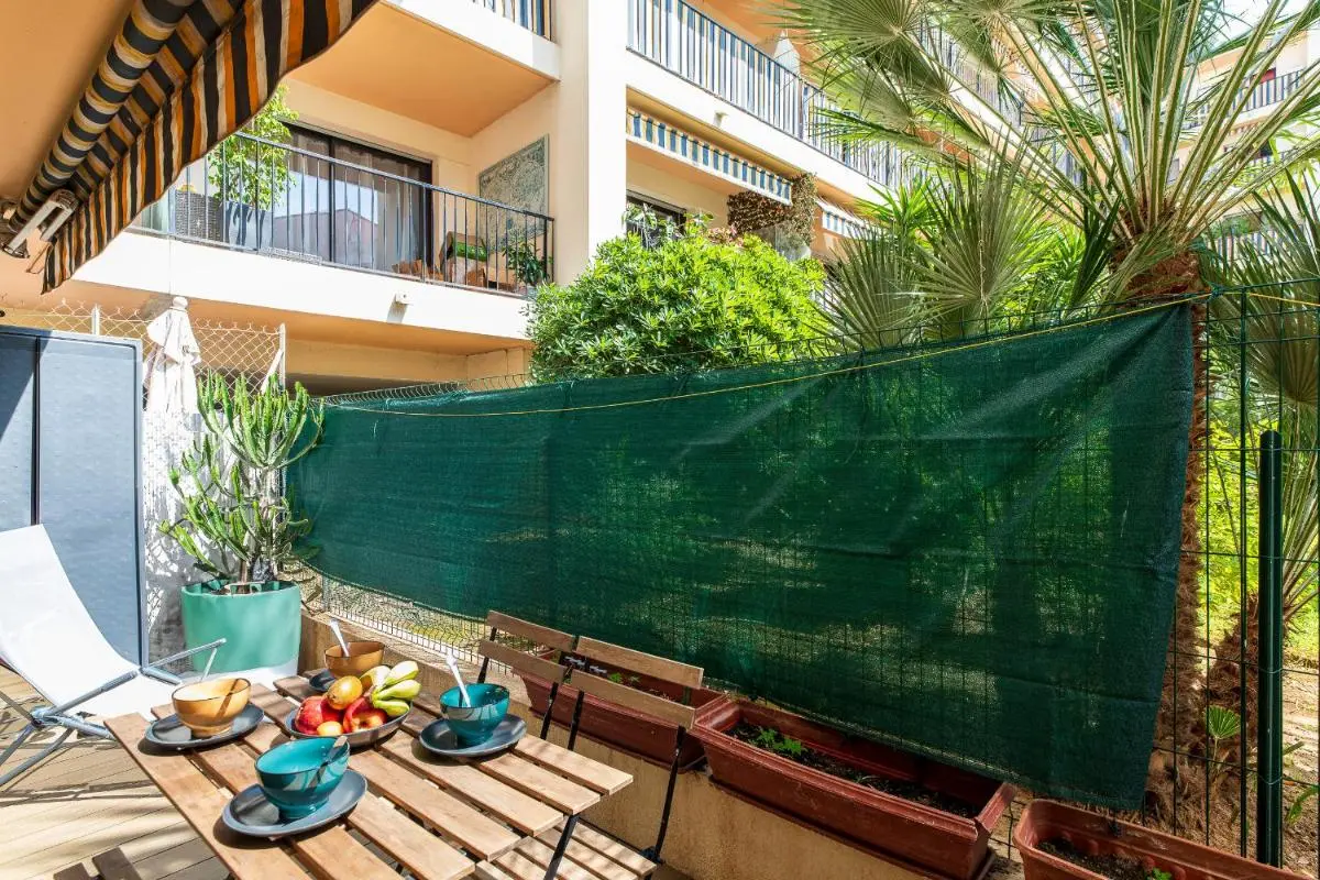 Image 1 of Charmant studio climatisé au calme proche Plage et Palais des Festivals