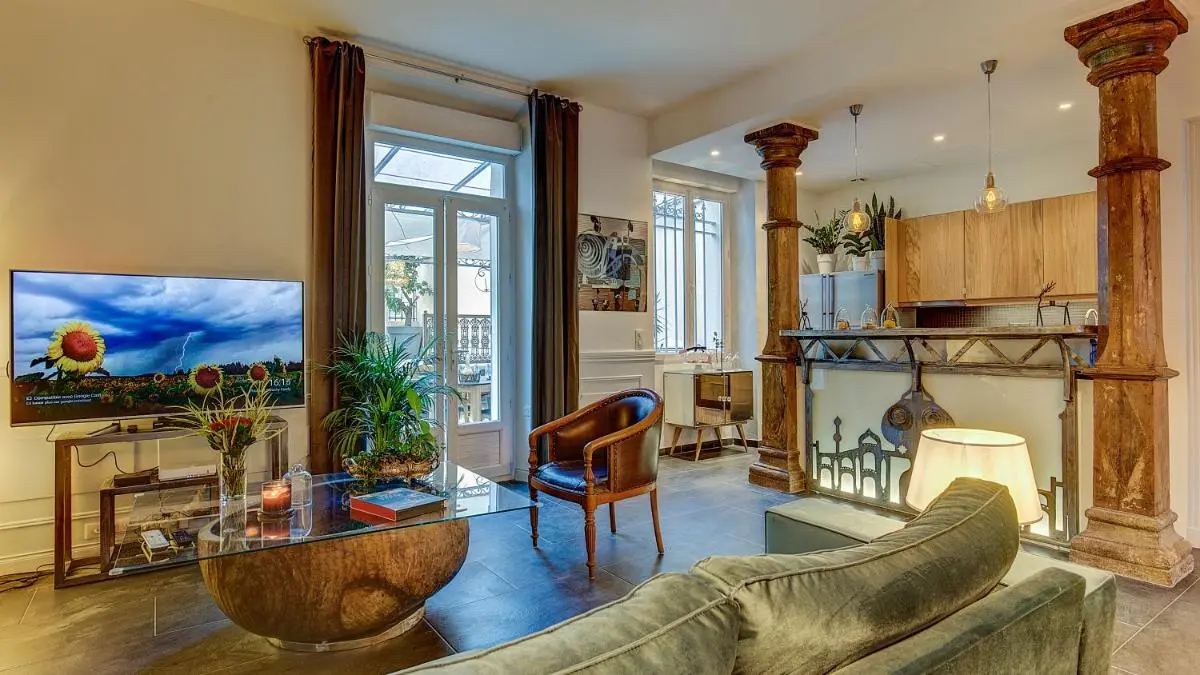 Image 4 of Cocoon in Cannes *****