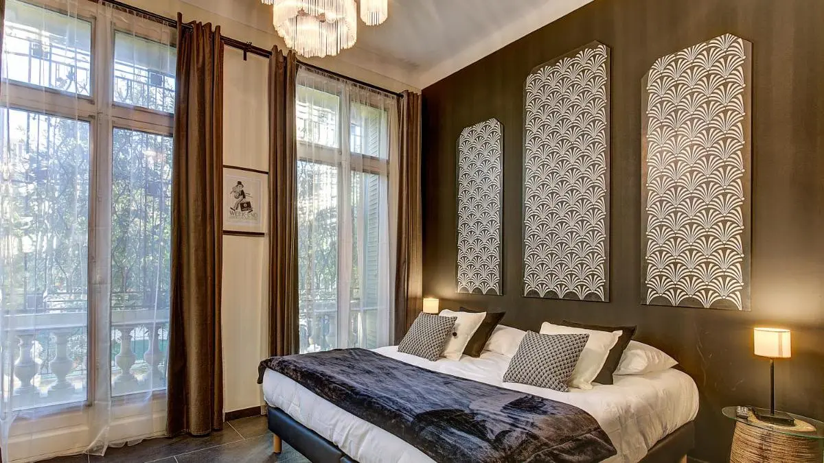 Image 1 of Cocoon in Cannes *****