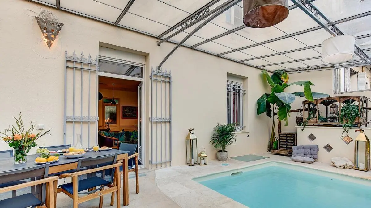 Image 3 of Cocoon in Cannes *****