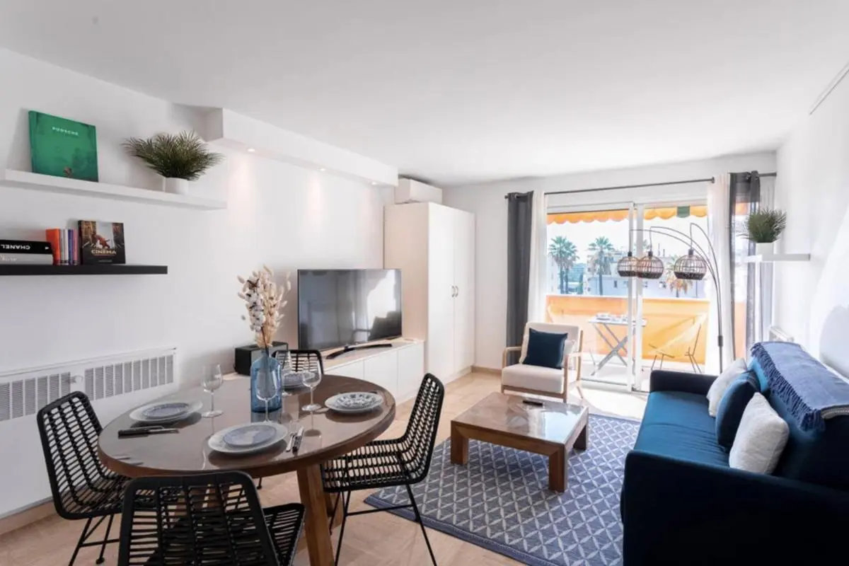 Image 2 of Cocoon with garden near the sea