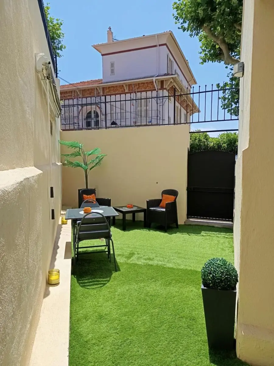 Image 4 of Coquet 2 pièces entièrement rénové et climatisé