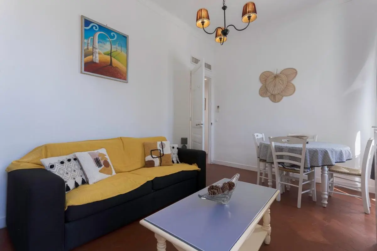 Image 3 of Couronne de Joséphine – 10 mn à pied du Palais et plages, charme et authenticité