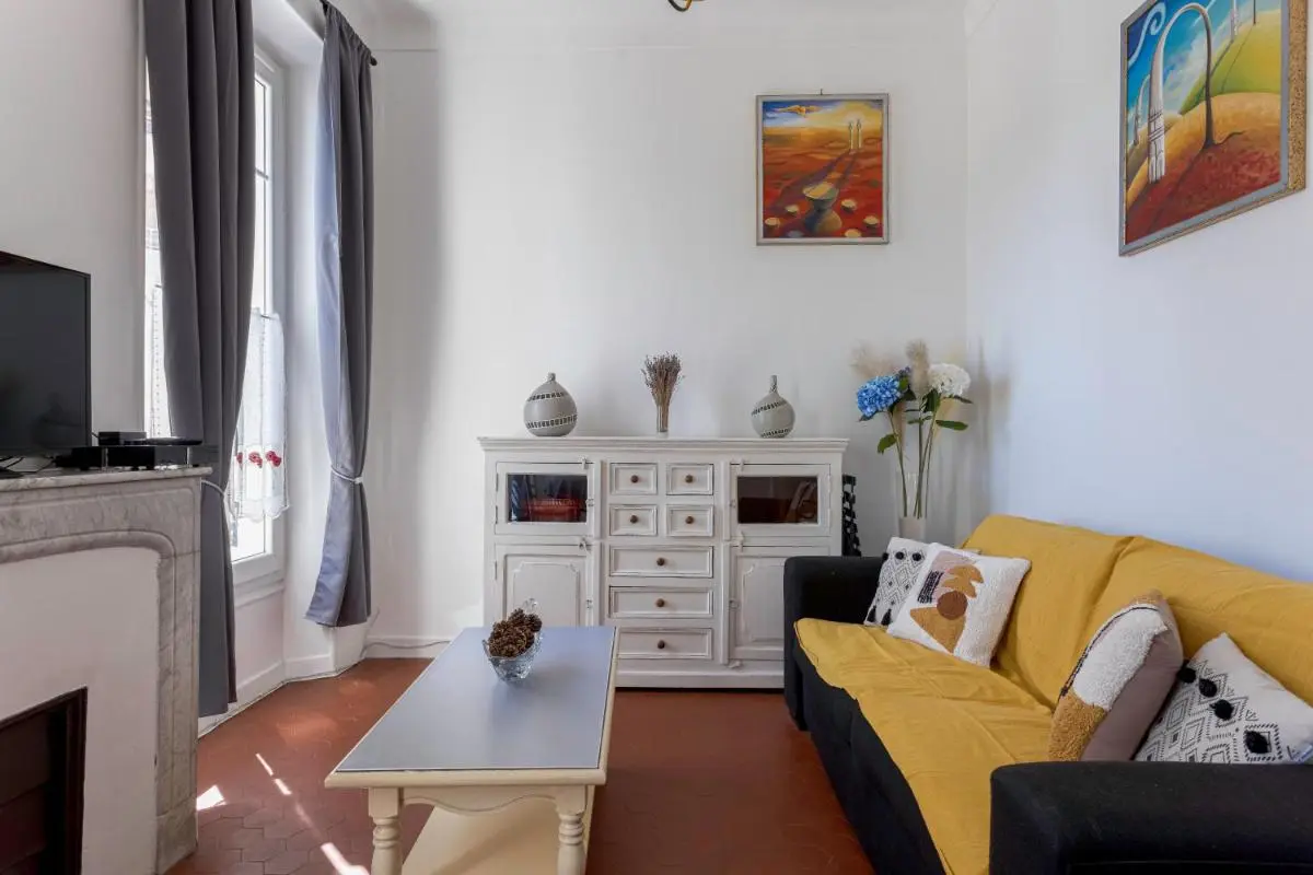 Image 4 of Couronne de Joséphine – 10 mn à pied du Palais et plages, charme et authenticité