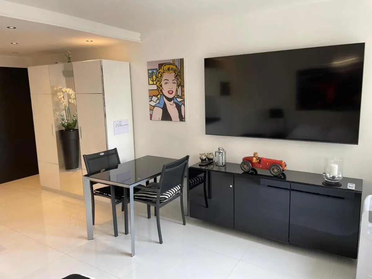 Image 4 of Eider croisette