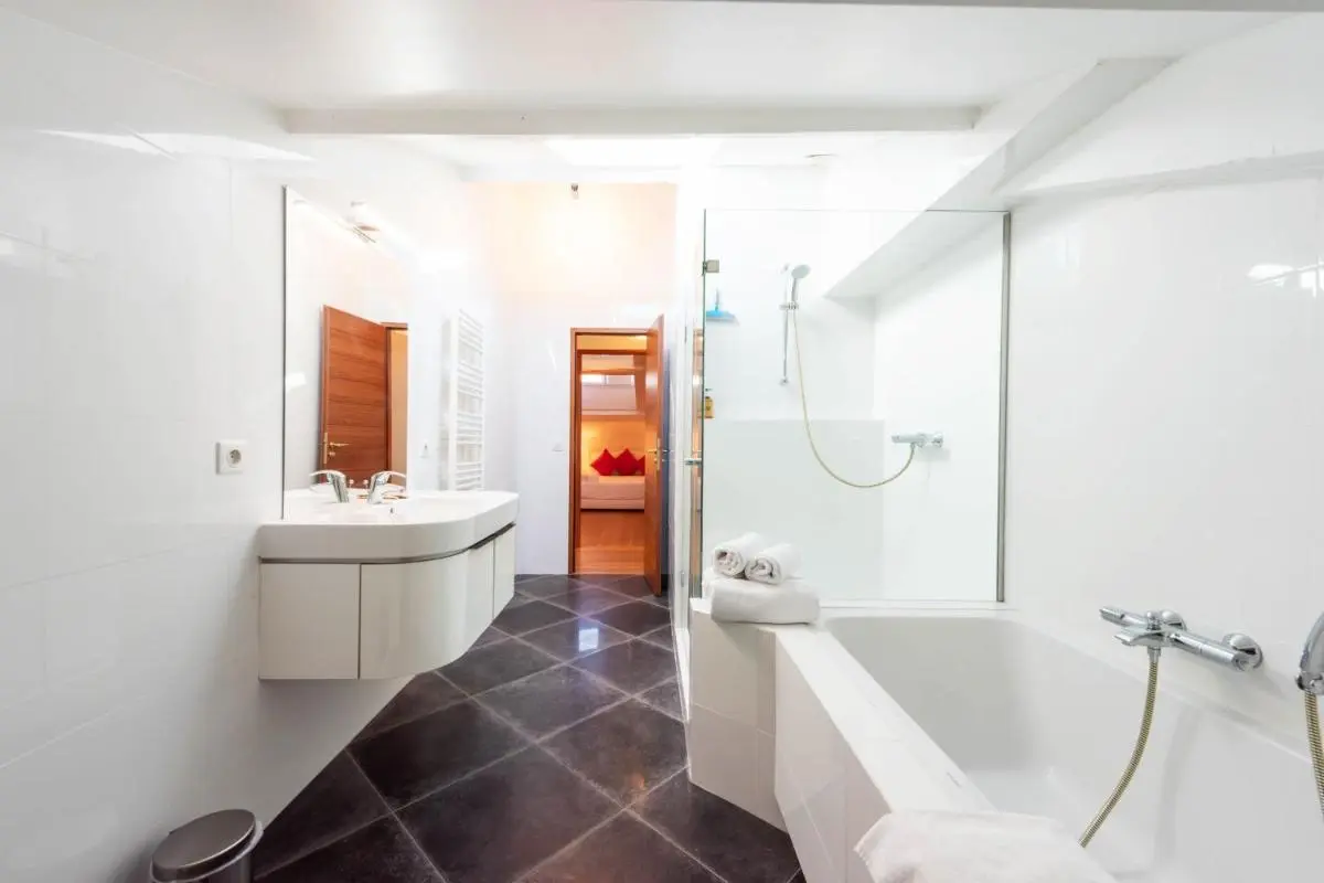 Image 2 of Elegant 1-Br apartment 3 minutes from la Croisette