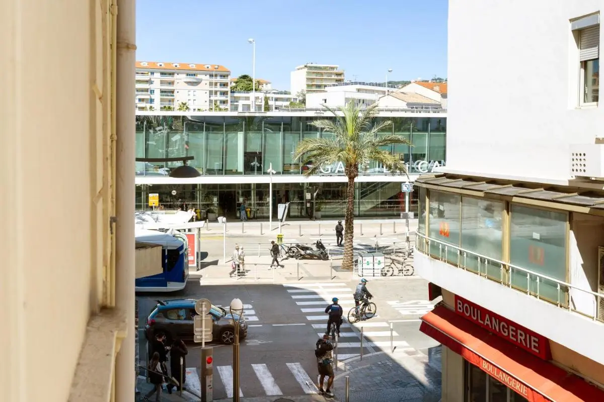 Image 4 of Elegant 2 rooms in the heart of Cannes