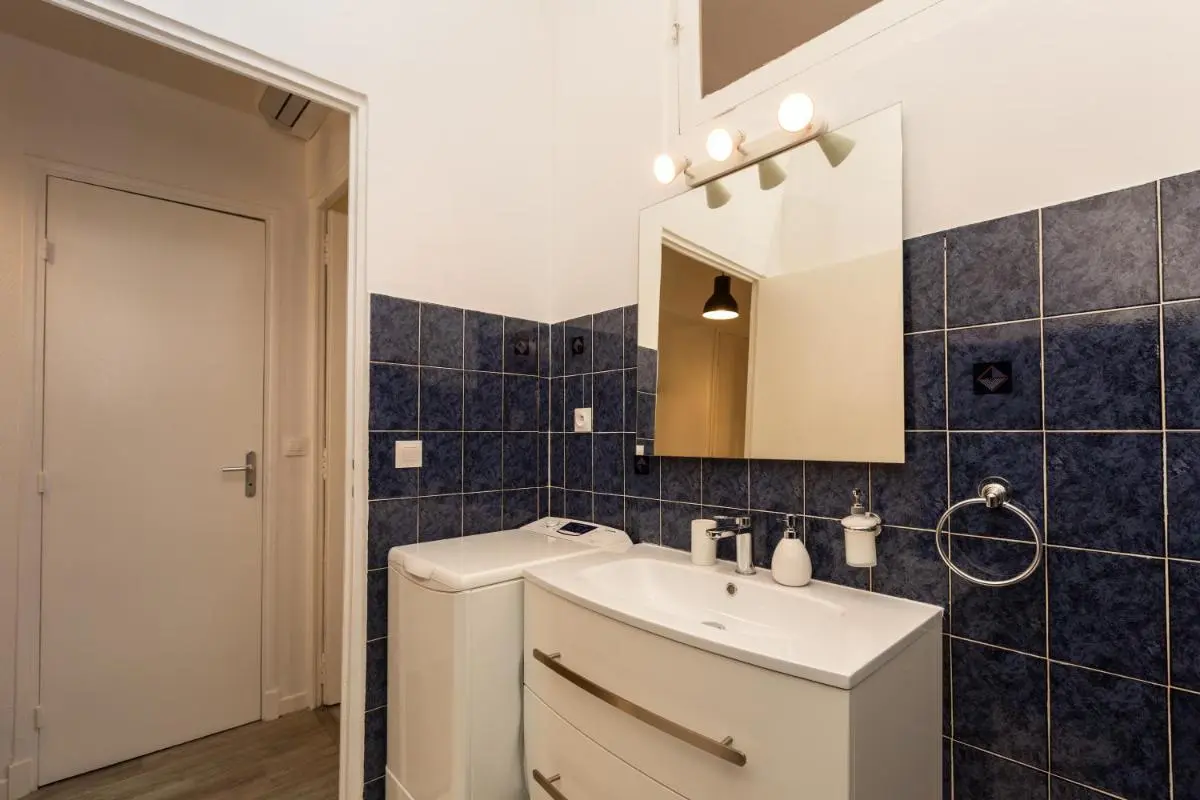 Image 2 of Elegant 2 rooms in the heart of Cannes