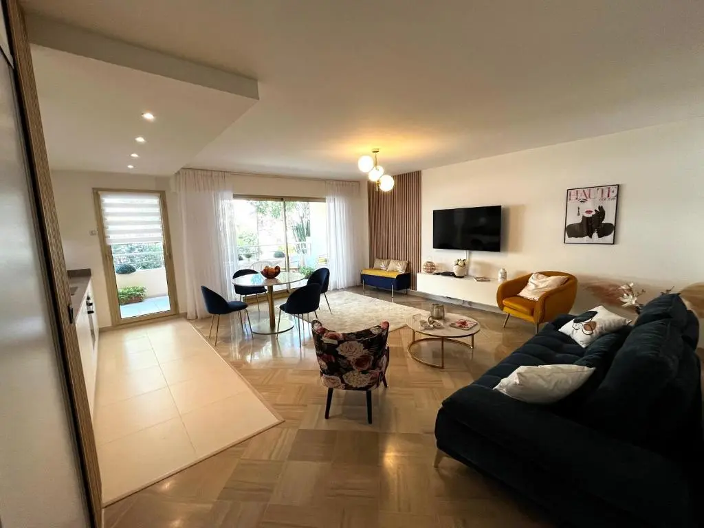 Image of Elegant apartment close to Croisette and Palais de Festival with garage