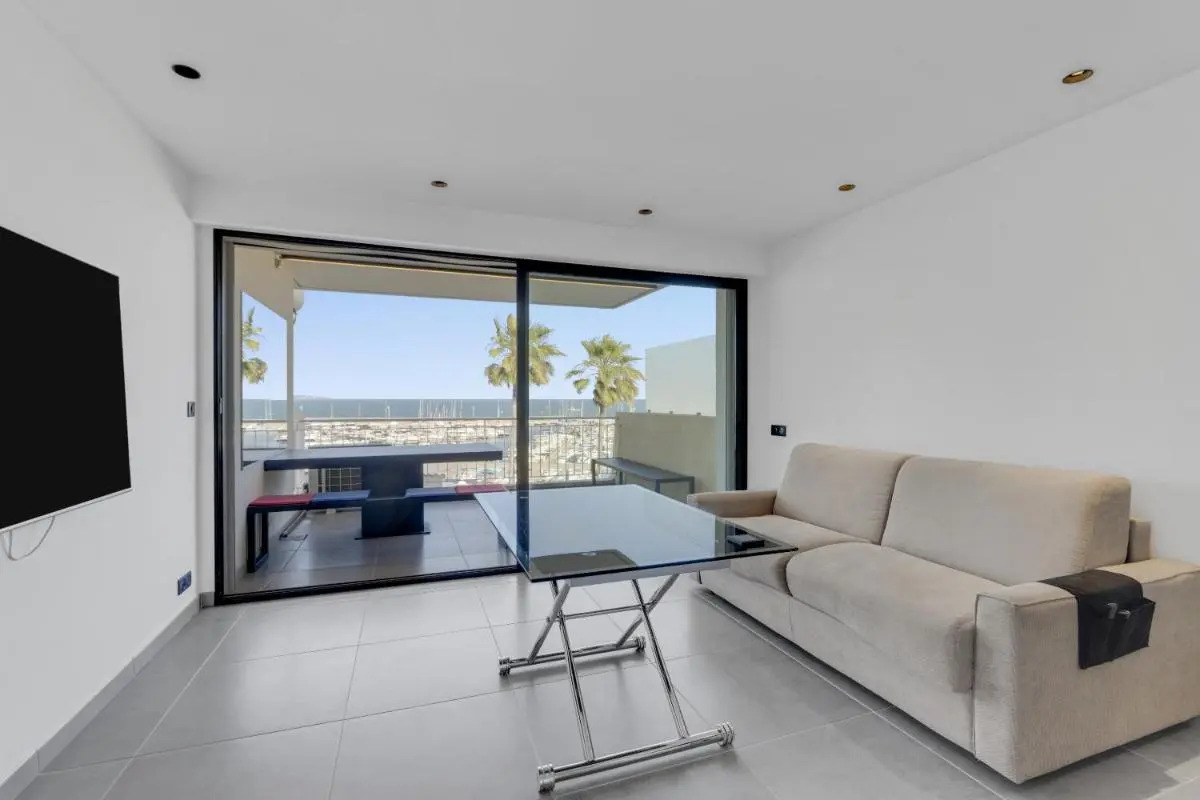 Image 2 of F2 Palm Beach – Pointe Croisette