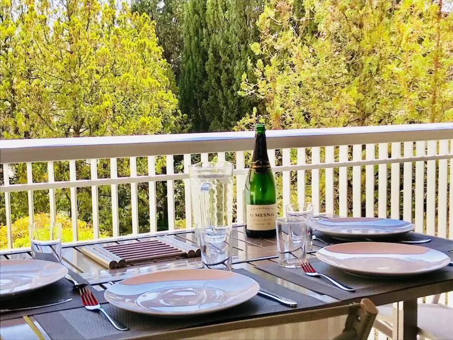 Image 2 of LE CORAIL spacieux avec beau et ample balcon, au centre, idéal pour familles et petits groupes