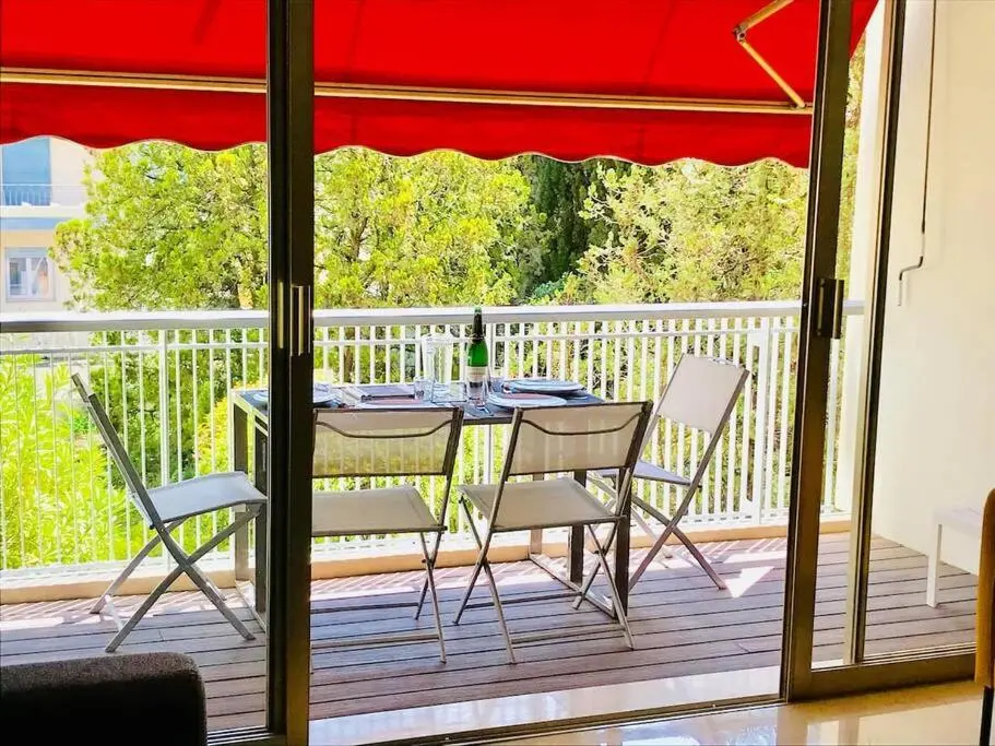 Image 1 of LE CORAIL spacieux avec beau et ample balcon, au centre, idéal pour familles et petits groupes