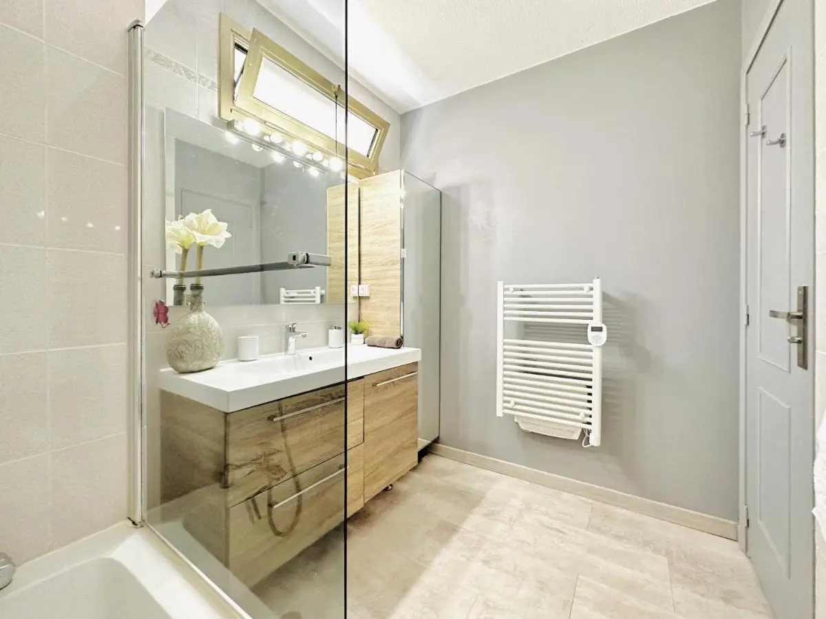 Image 2 of L’azur – 3 pièces centre Cannes – Terrasse