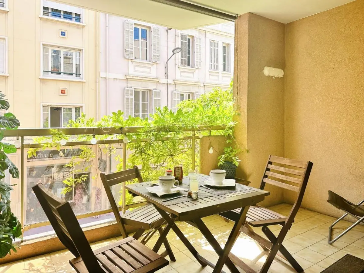Image 3 of L’azur – 3 pièces centre Cannes – Terrasse