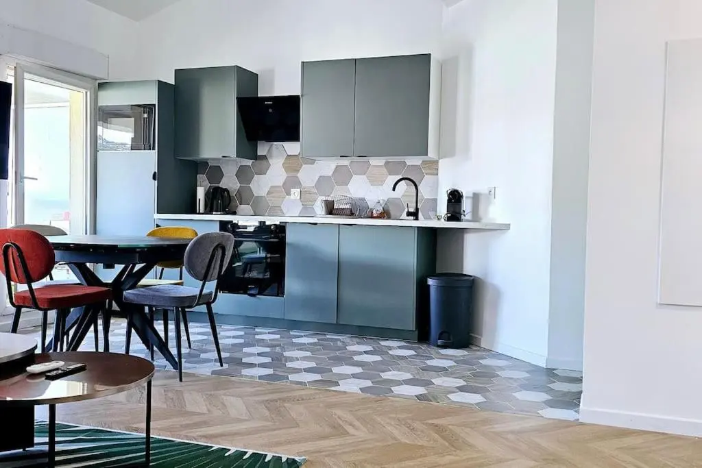 Image 3 of L’exquis 800m plage et croisette